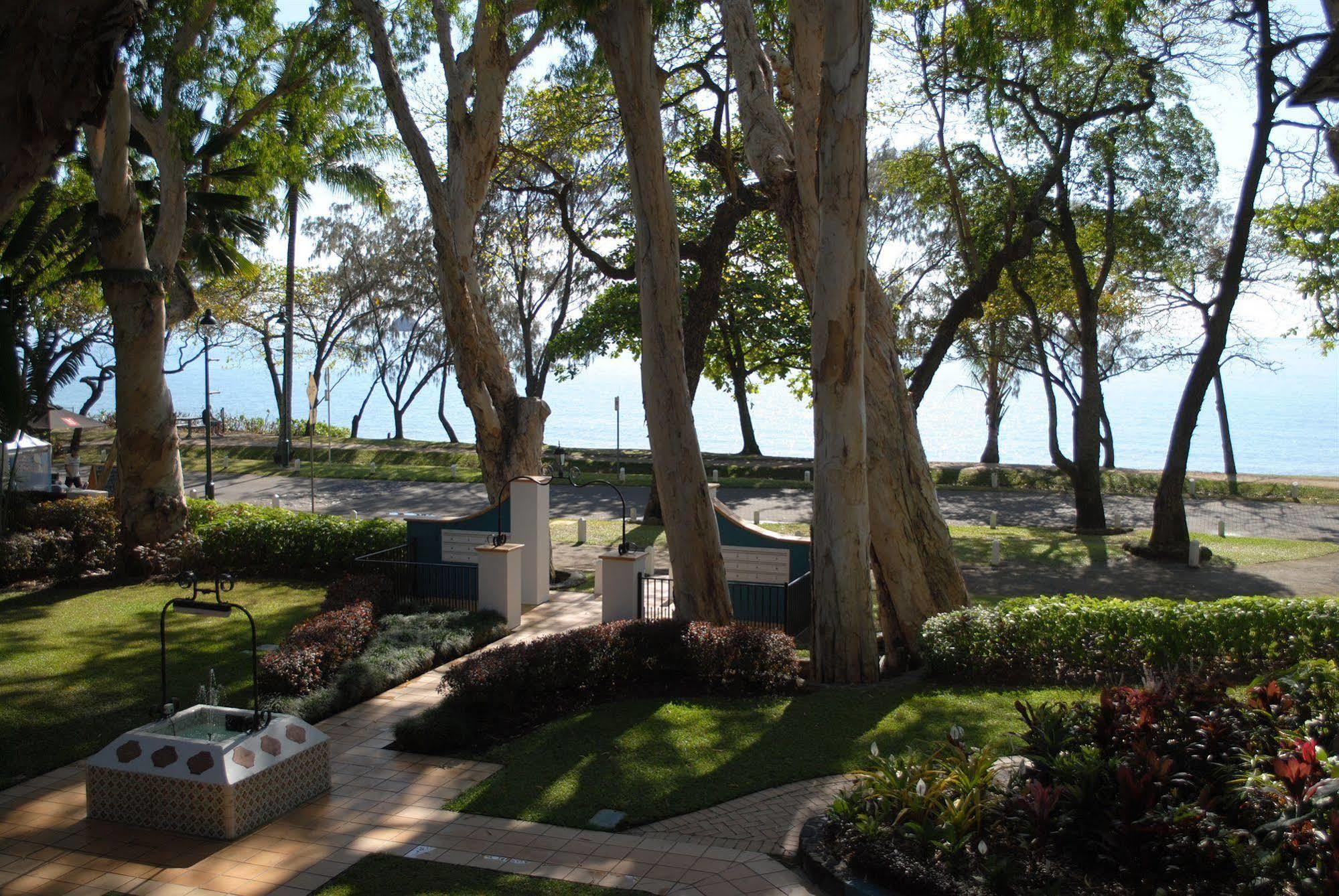 Beachview Apartments At Villa Paradiso Palm Cove Exterior foto